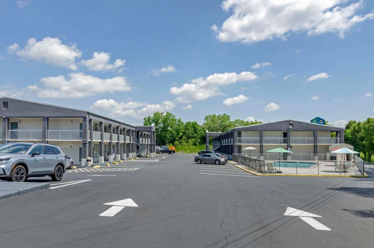 Suburban Studios Verona - Staunton North Exterior photo